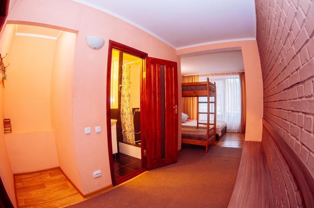 Leo Hostel Chernihiv Room photo