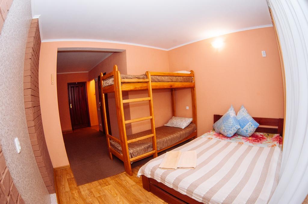 Leo Hostel Chernihiv Room photo